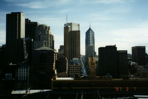 melbsky.jpg (37971 bytes)