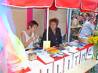 Straenfest '98 - Stand von Lilith e.V. (20577 Byte)