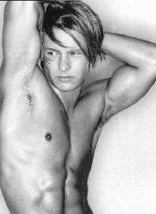 adam_rickitt04.jpg (37957 bytes)