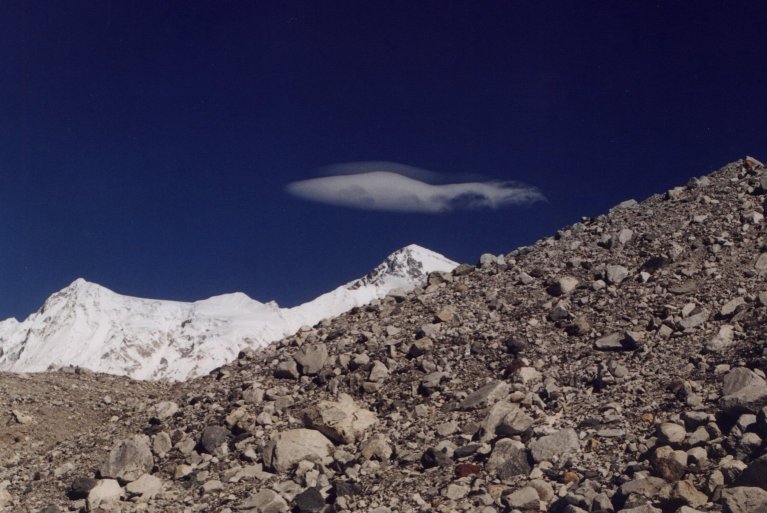 A lonely cloud seen as we cross the Ngozumpa Glacier