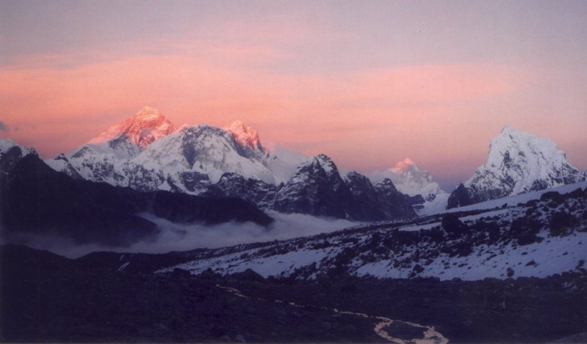 Sun begins to set on Everest