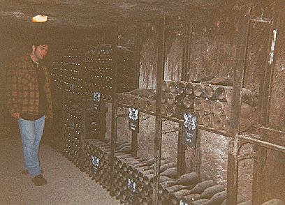 Nicolas dans les caves du chteau de Meursault