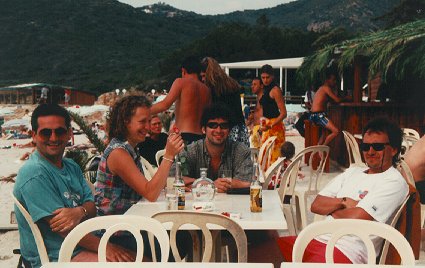 Sur une terrasse entre mer et montagne