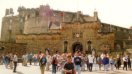 La foule devant le chteau d'Edinbourg