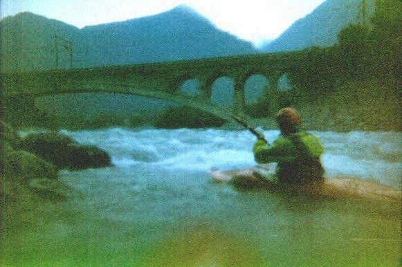 L'Adda superiore sotto il Viadotto del Tartano, il canoista e Francisco