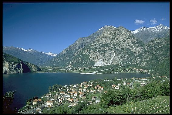 Il Lago di Novate sullo sfondo la Valchiavenna e il Fiume Mera - Foto di Propriet del Sito: http://www.provincia.so.it/turismo/frmFotoG.htm